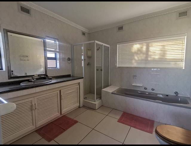 5 BEDROOM HOUSE FOR SALE IN UVONGO